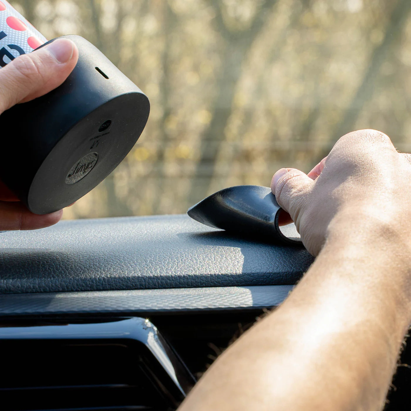 UNIVERSAL magnetic holder for cans and bottles incl. pad