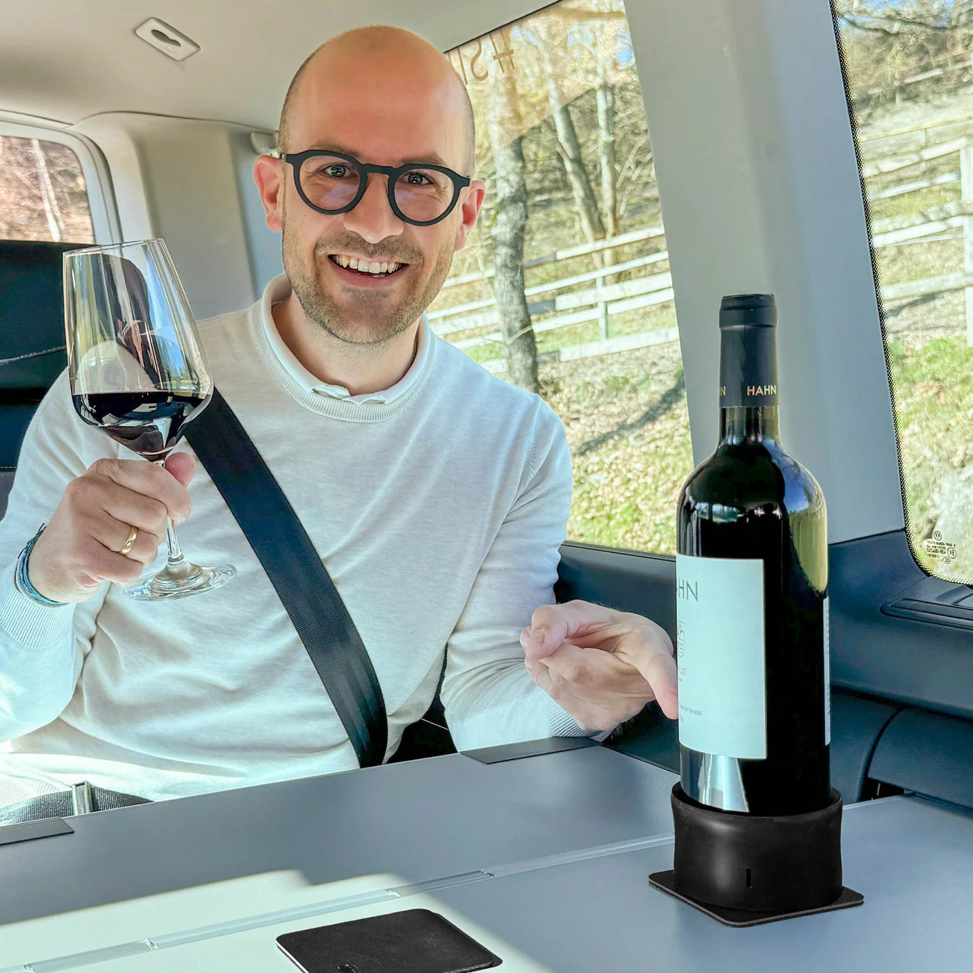 UNIVERSAL magnetic holder for cans and bottles incl. pad