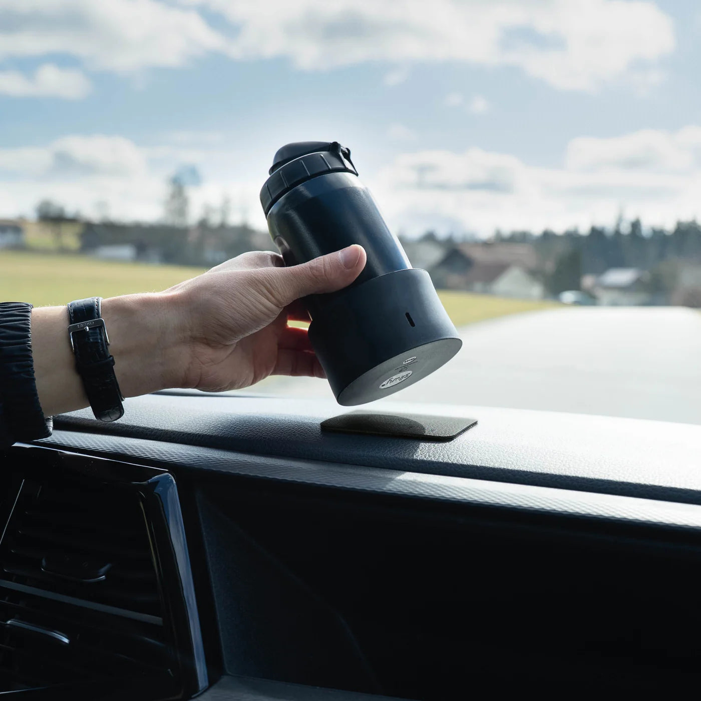 UNIVERSAL magnetic holder for cans and bottles incl. pad