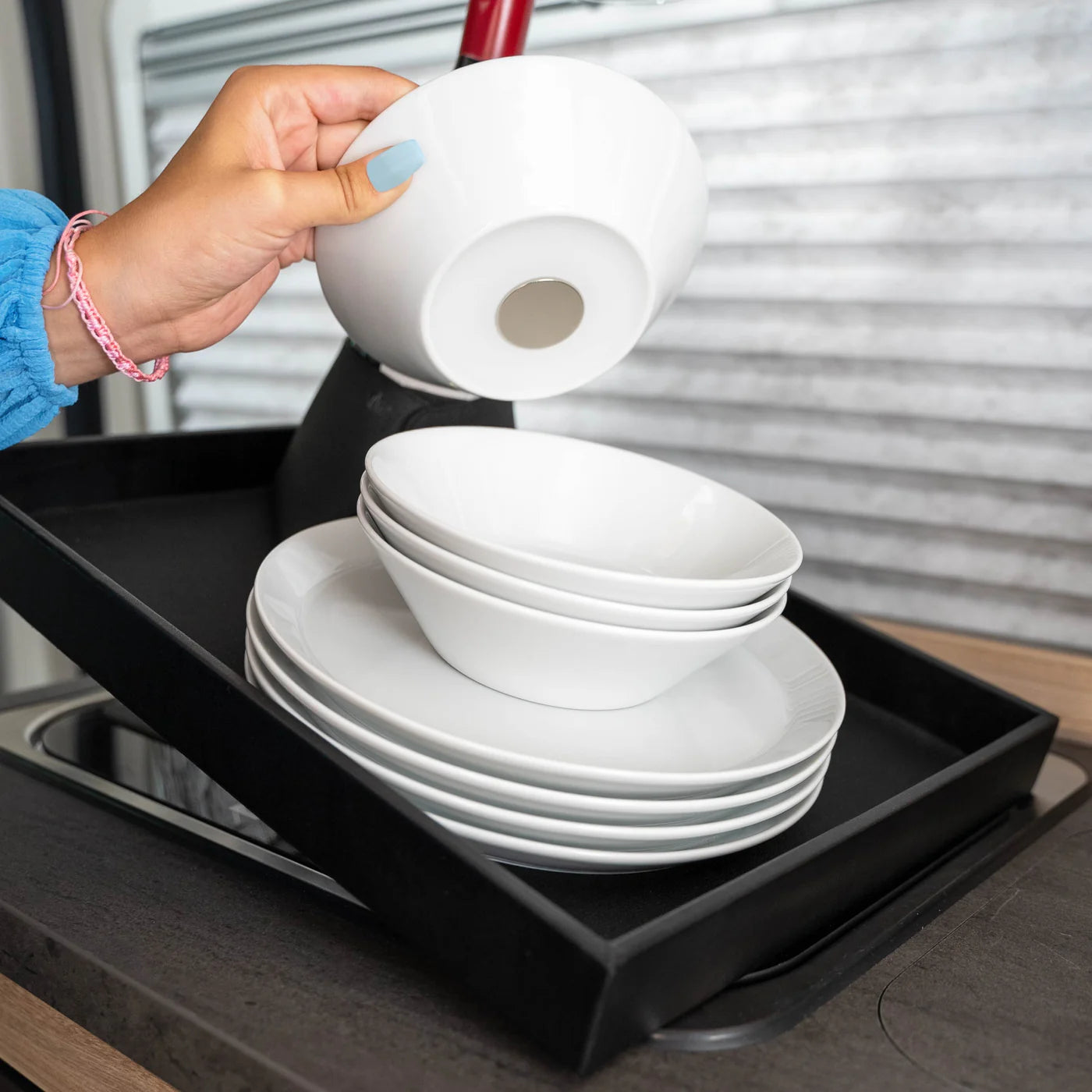 Magnetic porcelain tableware set