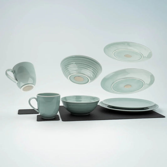 A Cyan Porcelain Tableware Set