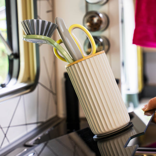 Distributeur de savon magnétique et gobelet magnétique pour brosses à dents avec pads métalliques nano-gel