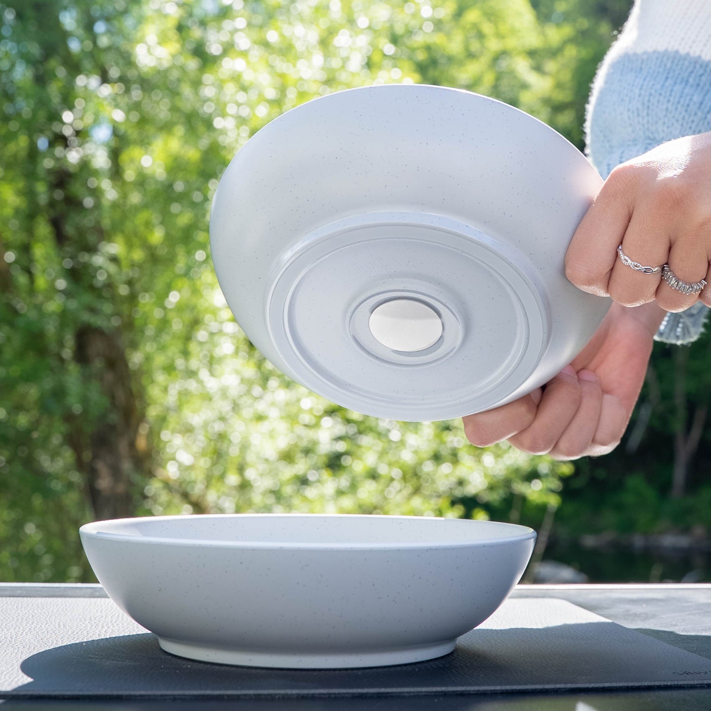 Magnetic plastic feeding bowls DOLOMIT ⌀ 20 cm
