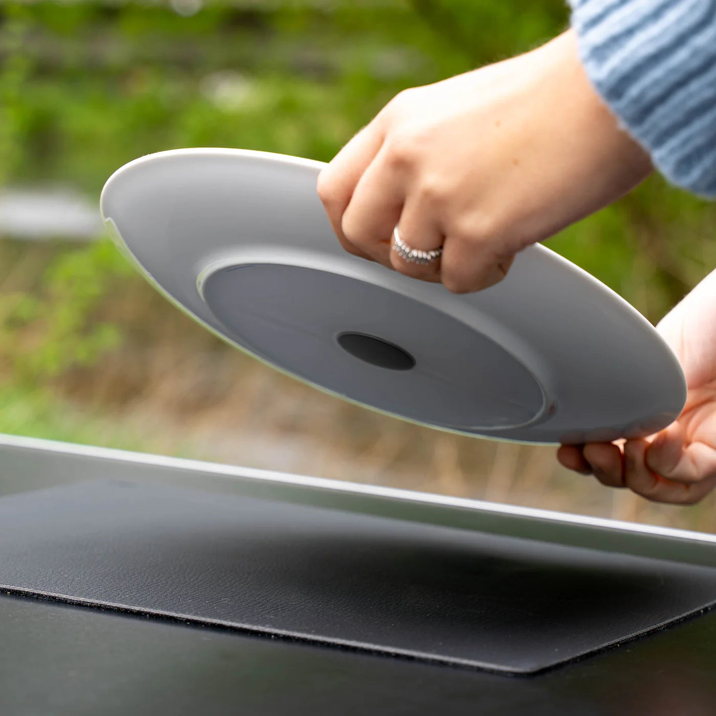 Magnetic porcelain tableware set